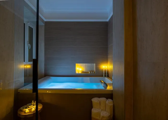 Luxury With Private Hot Tub & Sauna - Magnifica Homes *